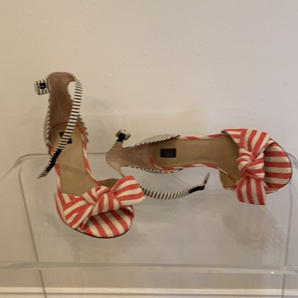 G.I.L.I. Red and White Striped Heels - Picture 2 of 8
